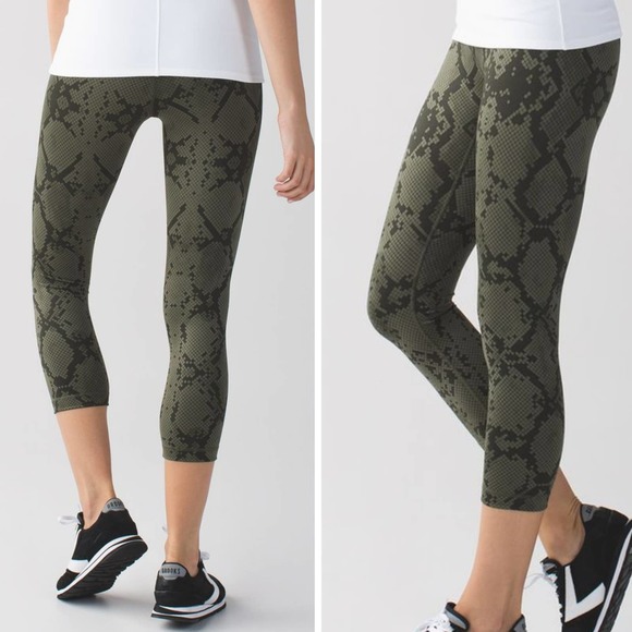 lululemon athletica Pants - Lululemon Wunder Under Crop III Luon snake print Midrise legging yoga